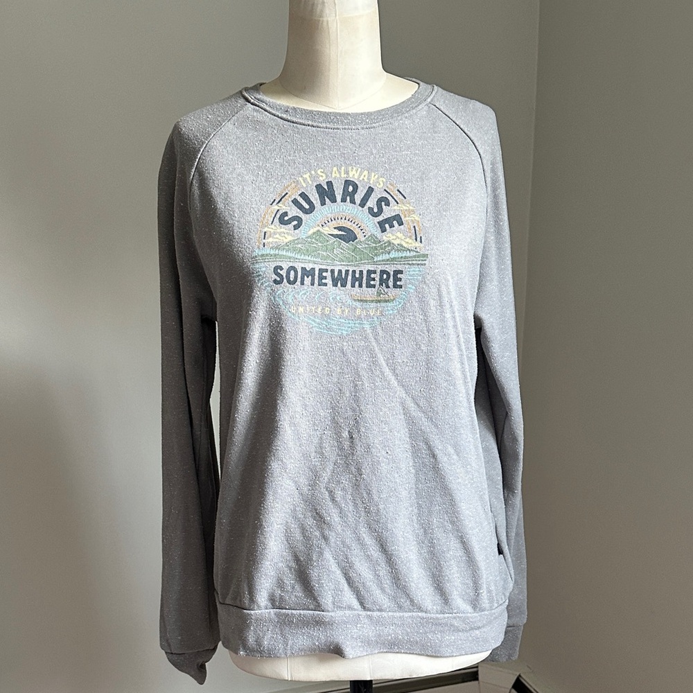 United by Blue “It’s Always Sunrise Somewhere” Grey Crewneck Sweatshirt Cotton M